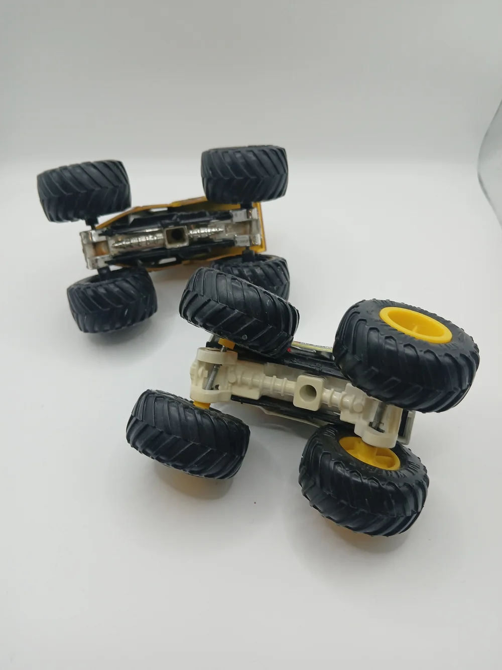 Hot‎ Wheels Monster Trucks Wild Streak Zebra Stripe 1:64 Scale & Earth Shaker
